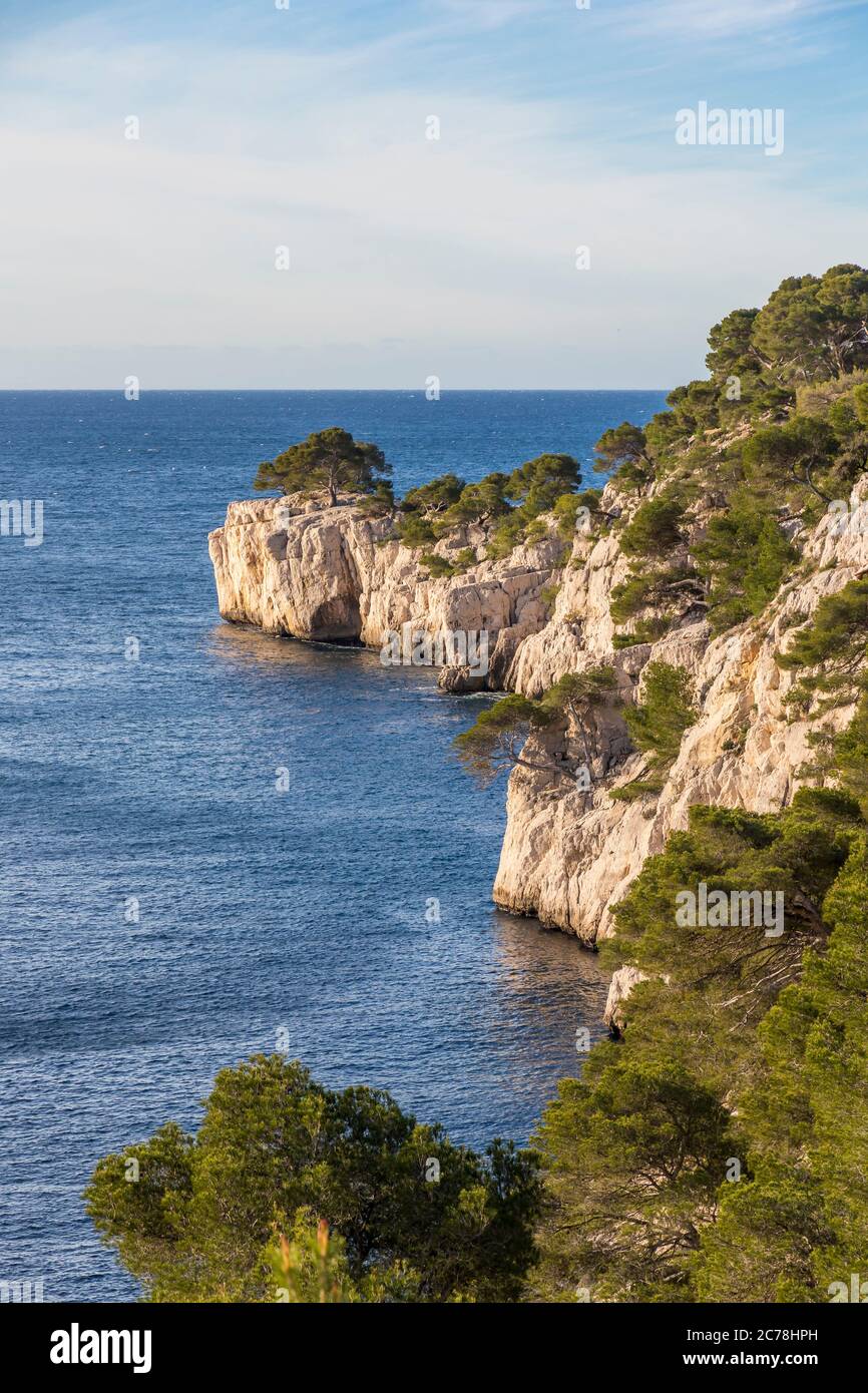 Felsküste im Nationalpark Calanques, Cassis, Provence, Frankreich, Europa Stockfoto