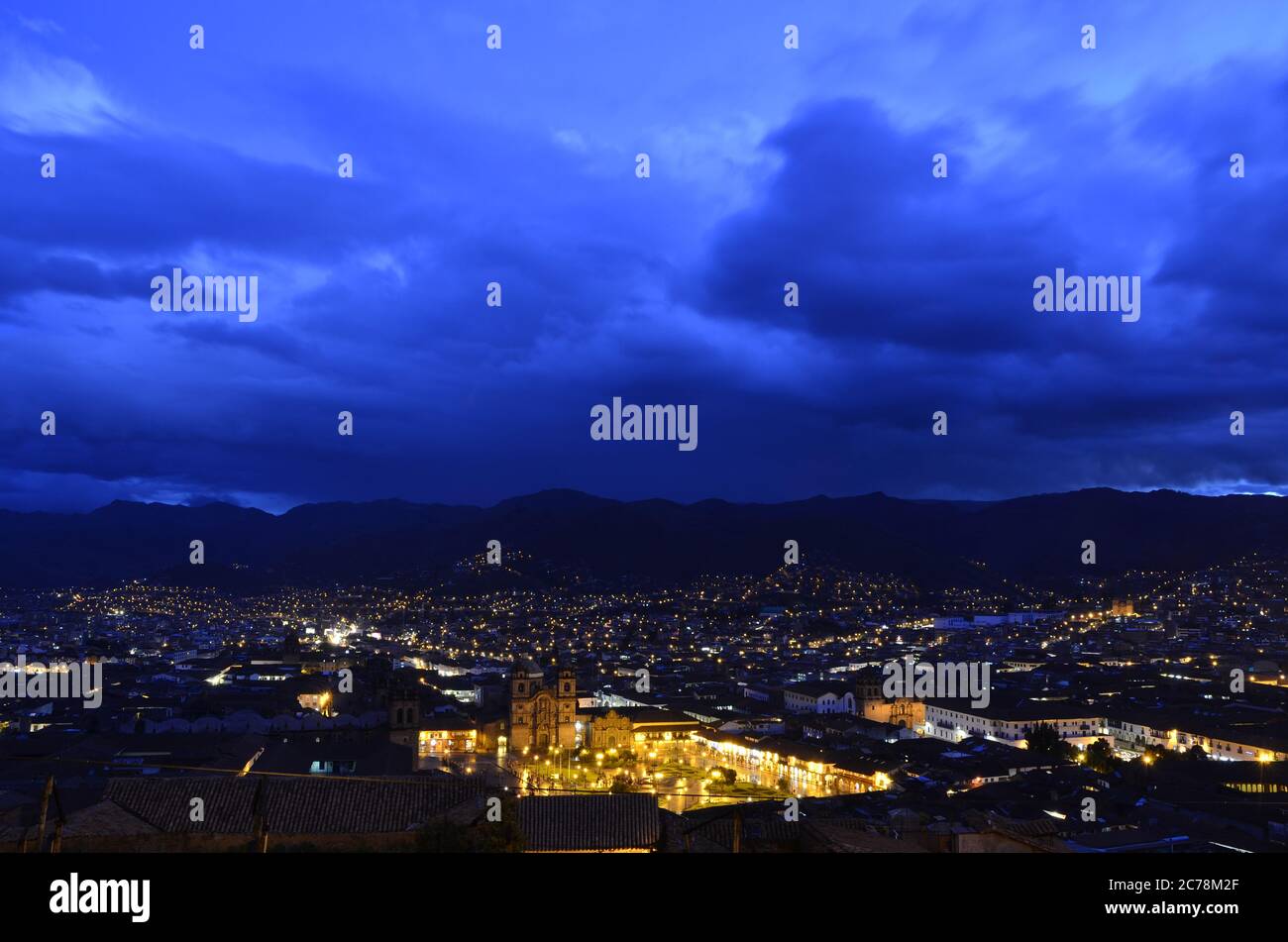 Dramatische Wolken über der Stadt - Cusco, Peru Stockfoto