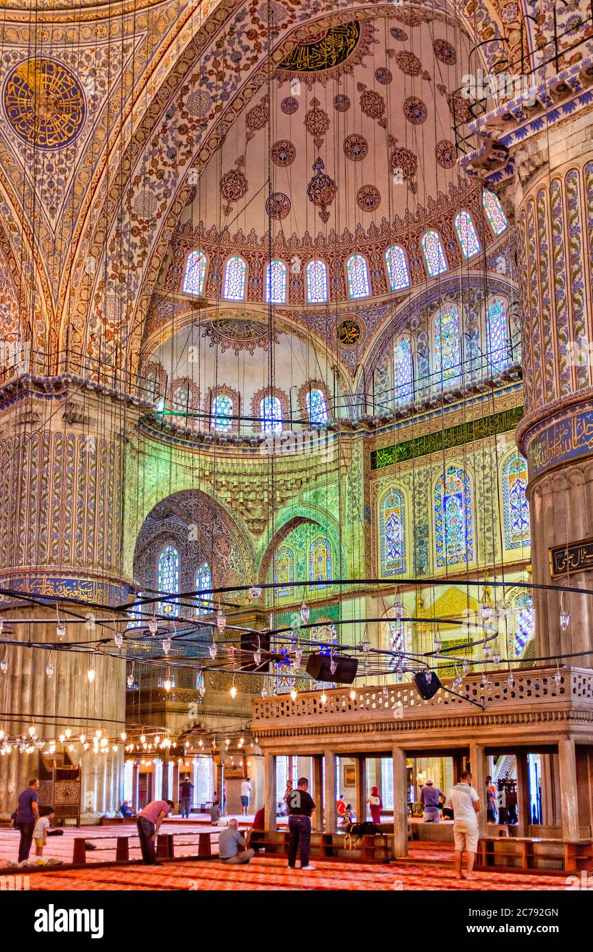 Innenraum der Sultan Ahmed Moschee, Istanbul, Türkei Stockfoto