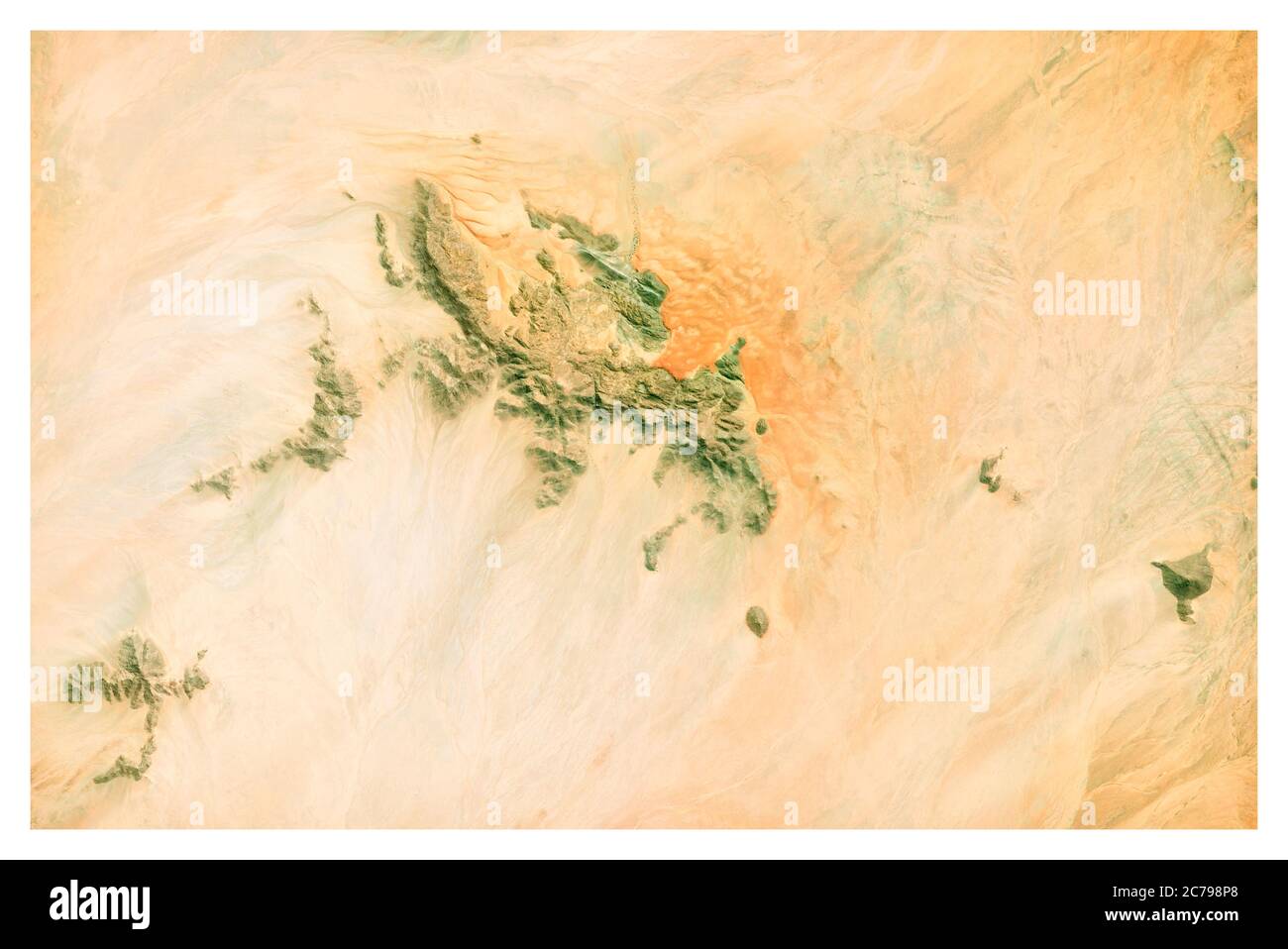Satellitenansicht der Namibias Wüste, Landschaft und Berge. Natur und Luftaufnahme. Blumenformen. Globale Erwärmung und Klimawandel Stockfoto