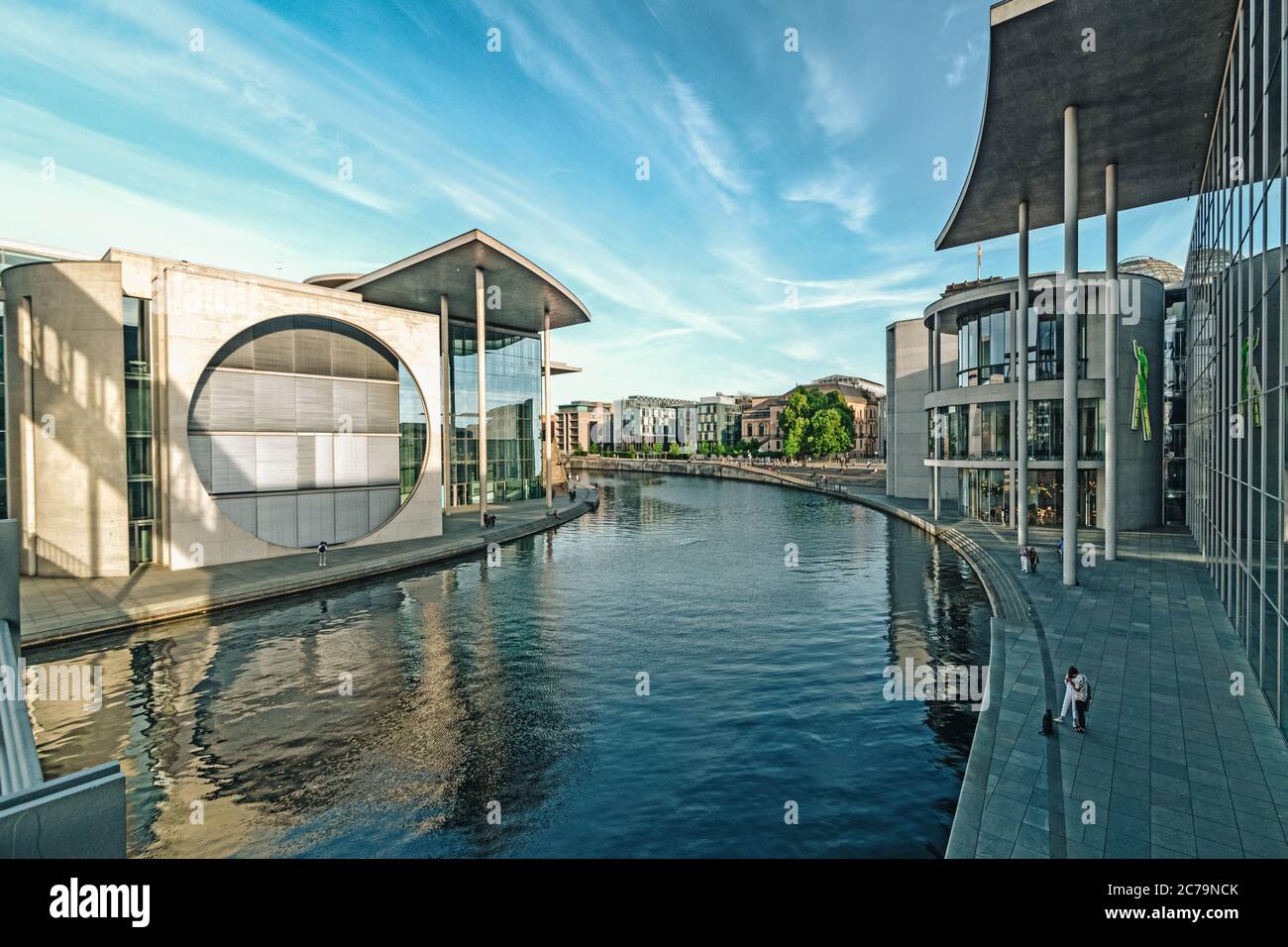 Berlin, Reichstagsgebäude und Regierungsgebäude am Spreeufer Stockfoto