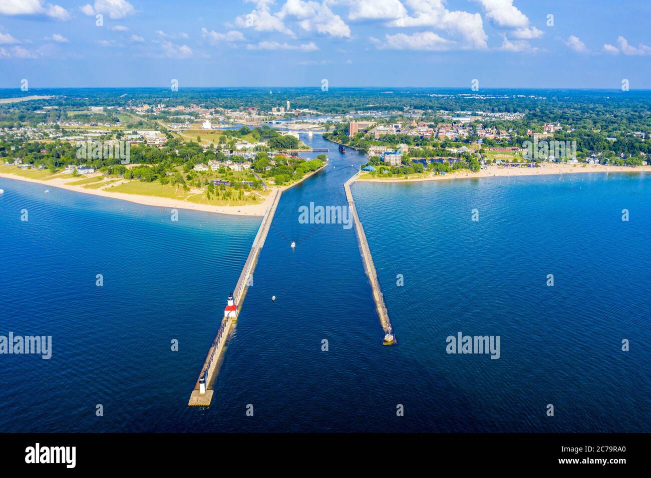 Luftaufnahme des St. Joseph North Pier Outer und Inner Lights am Lake