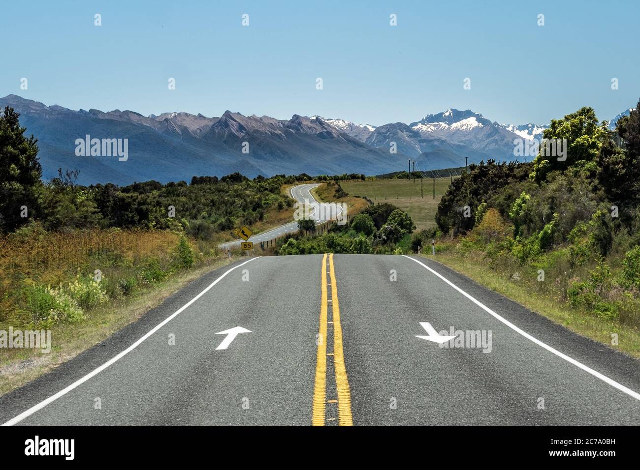 Die Milford Road (State Highway 94), die ihren Weg durch die südlichen Alpen auf Neuseelands Südinsel macht Stockfoto