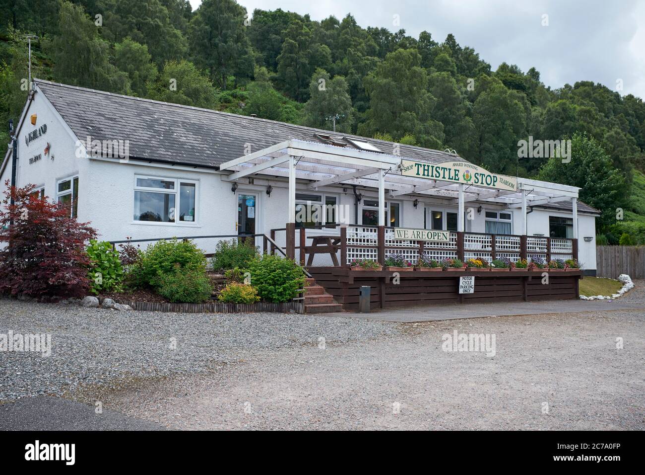 Vorderansicht des Thistle Stop Tearoom. Fort Augustus Stockfoto