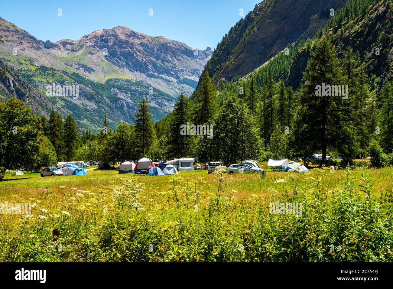 Campern Camping im Granittal von Ailefroide, in der Nähe, Briancon, im Ecrins Nationalpark, Frankreich Stockfoto