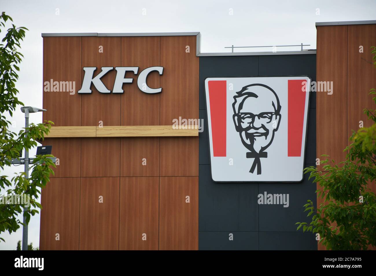 KFC, Kentucky Fried Chicken, amerikanische Fast-Food-Kette, Clermont-Ferrand, Puy-de-Dome, Auvergne, Frankreich Stockfoto