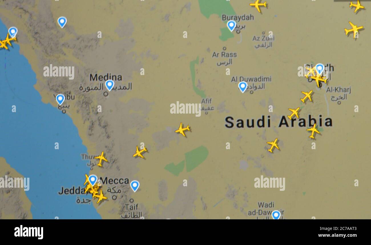 Flugverkehr über Saudi-Arabien (15. juli 2020, UTC13.17) im Internet mit Flightradar 24-Seite, während der Coronavirus-Pandemie-Periode Stockfoto