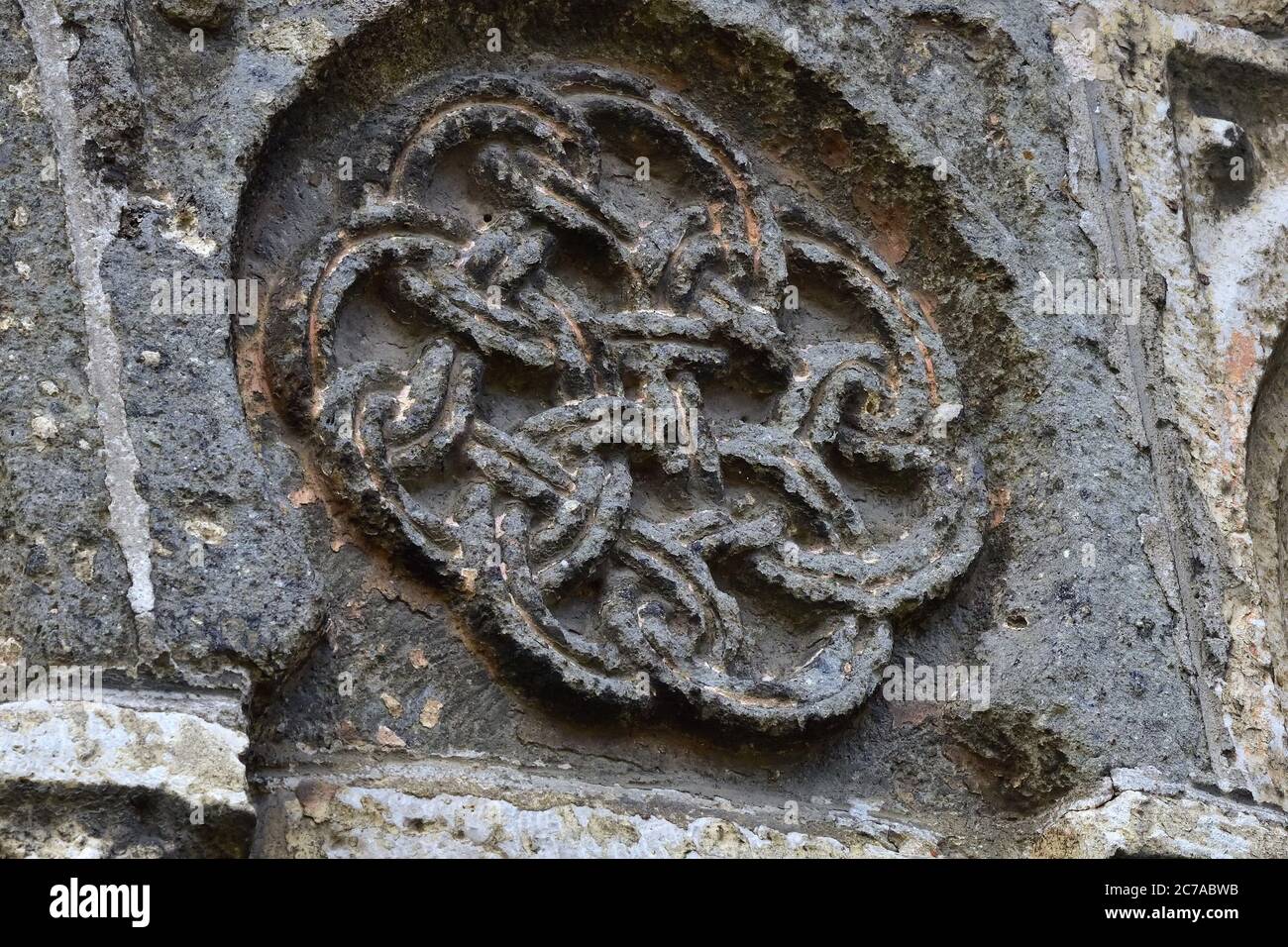 Steinschmuck auf dem Fries der rein romanischen St. Gallus Kirche in Form einer Blume, Sontheim, Schwäbische Alb, Deutschland, Europa, Reisen Stockfoto