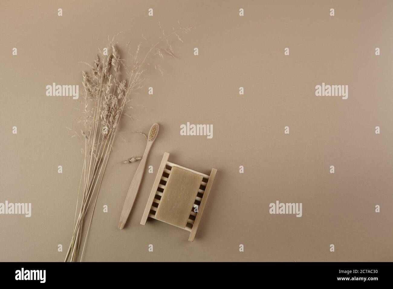 Kein Abfall im Bad. Minimalistischer Stil Hintergrund Stockfoto