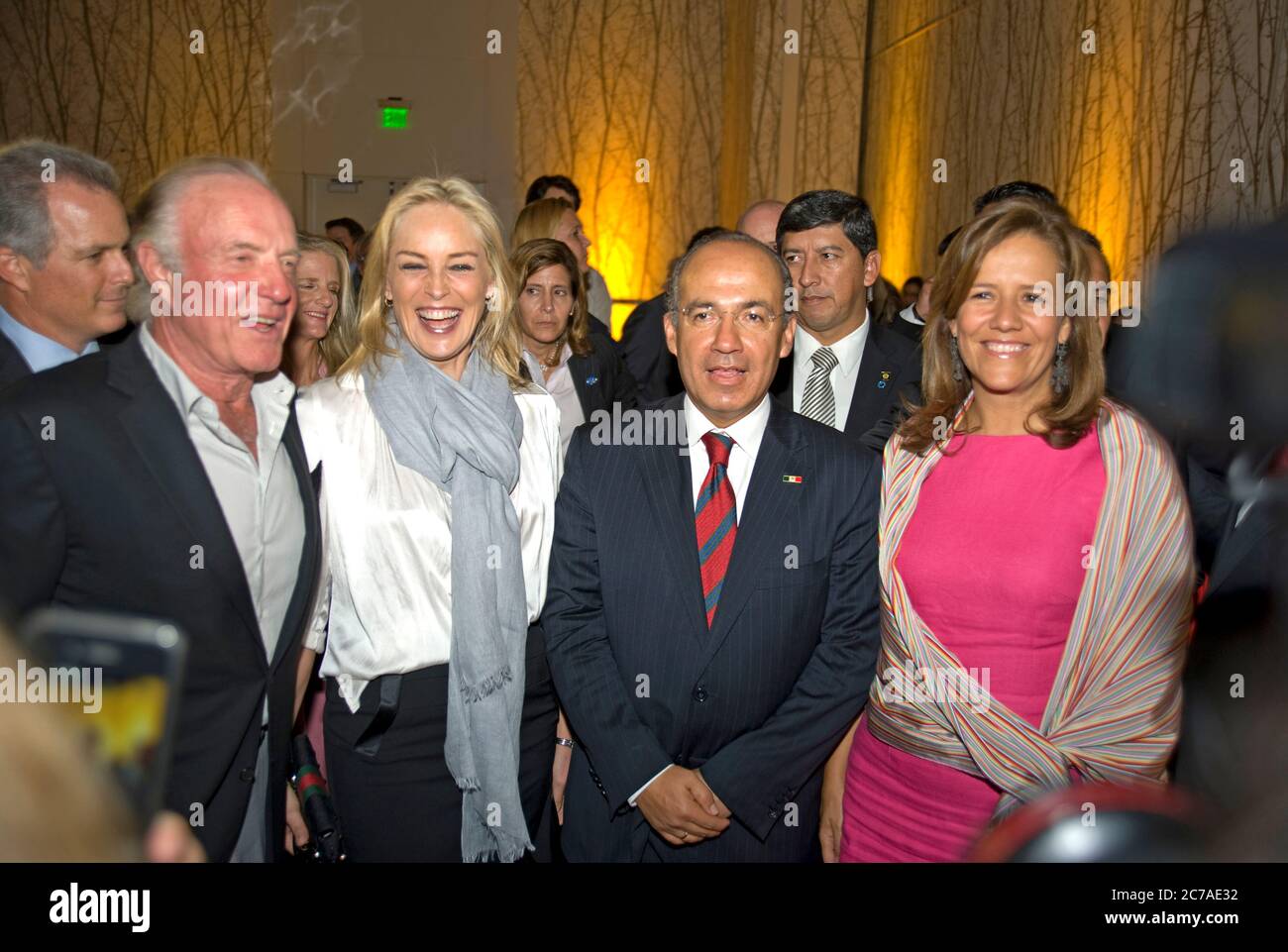 Präsident Felipe Calderon aus Mexiko und Frau Margarita Zavala bei der Premierenparty für Mexiko die Royal Tour in der Innenstadt von Los Angeles mit Sharon Stone und James Caan Stockfoto