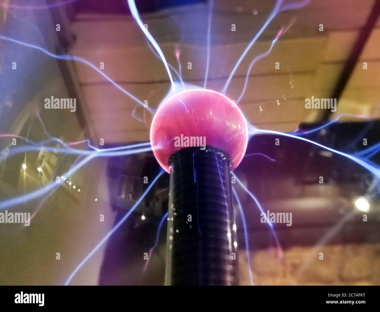 Corona Entladung in Plasma-Kugel. Nikola Tesla Erfindung Stockfoto