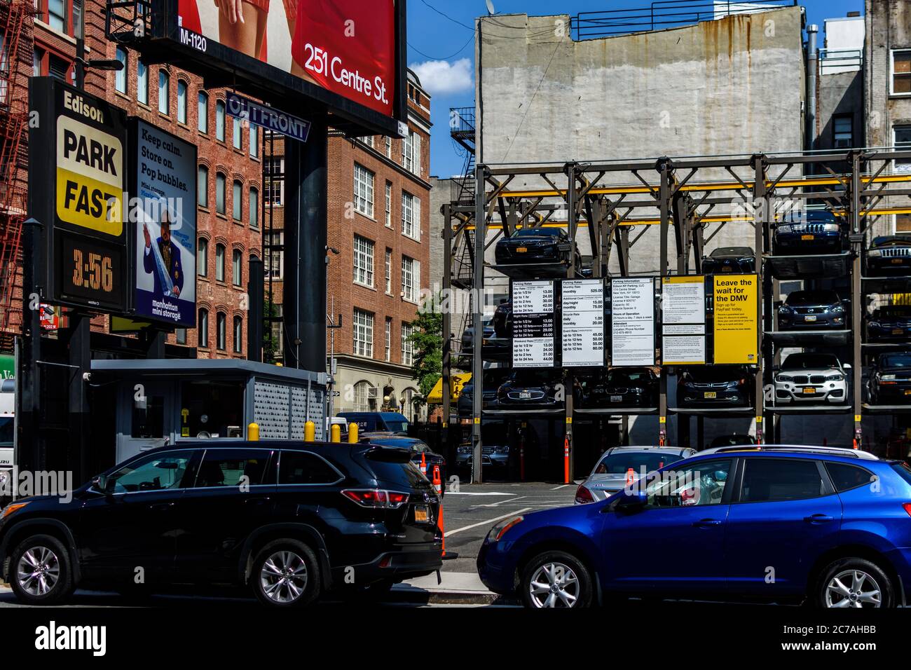 New York City, NY, USA - 20. Juli 2019: New York Parking Parkade Stockfoto