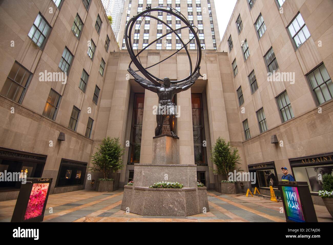 New York, NY, USA - 22. Juli 2019: Rockefeller Center Atlas Statue Stockfoto