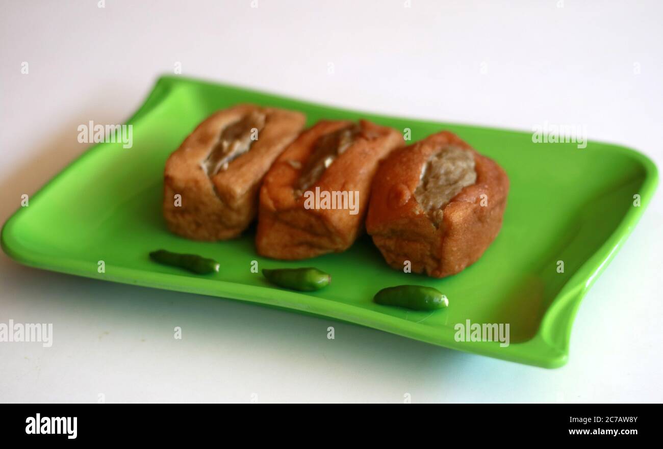 Tahu Bakso oder Tofu und Fleischbällchen. Indonesisches Street Food. Stockfoto