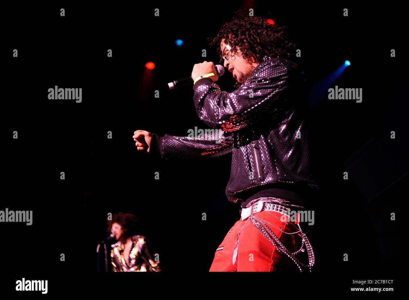 LMFAO treten auf der 2008 Power 106 Cali Christmas im Gibson Amphitheatre in Los Angeles auf. Kredit: Jared Milgrim/Der Fotoreporter Stockfoto