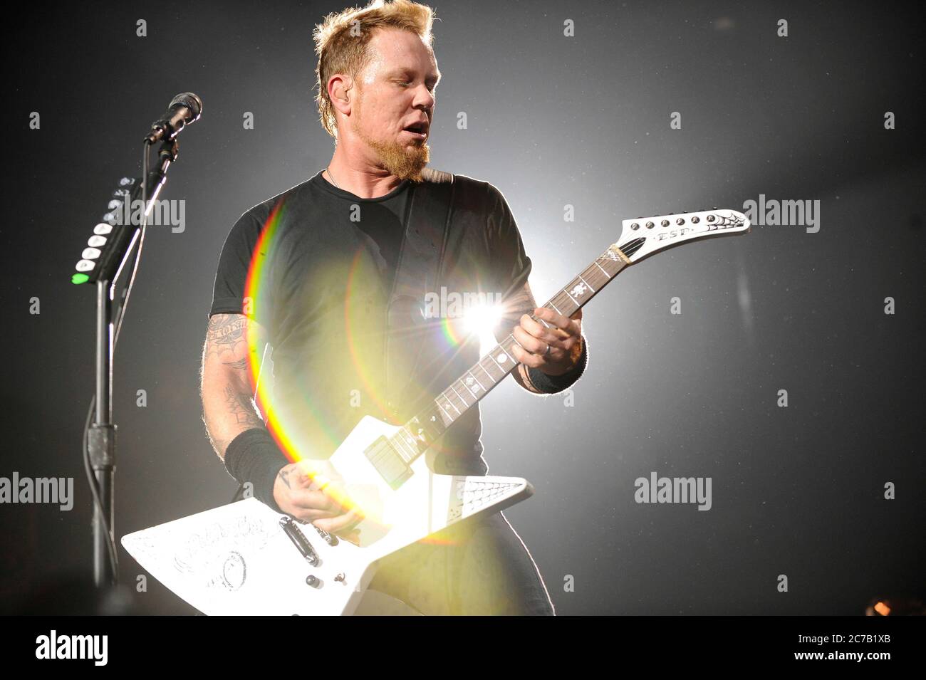 Sänger James Hetfield von Metallica tritt in der Ontario Citizens