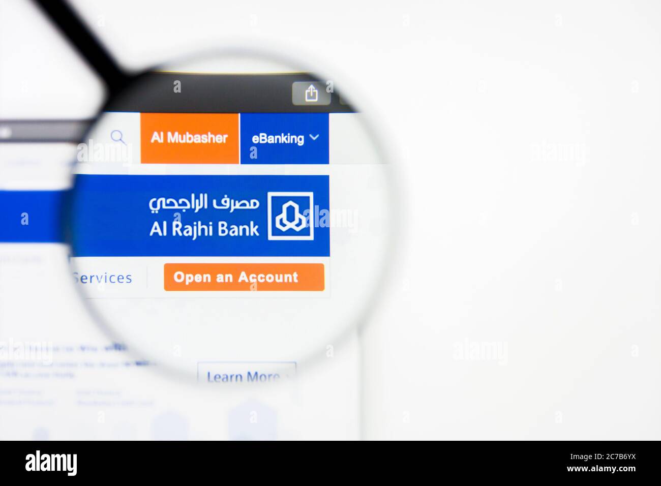 Los Angeles, Kalifornien, USA - 5. April 2019: Illustrative Editorial der Homepage der Al Rajhi Bank. Al Rajhi Bank Logo sichtbar auf dem Display. Stockfoto