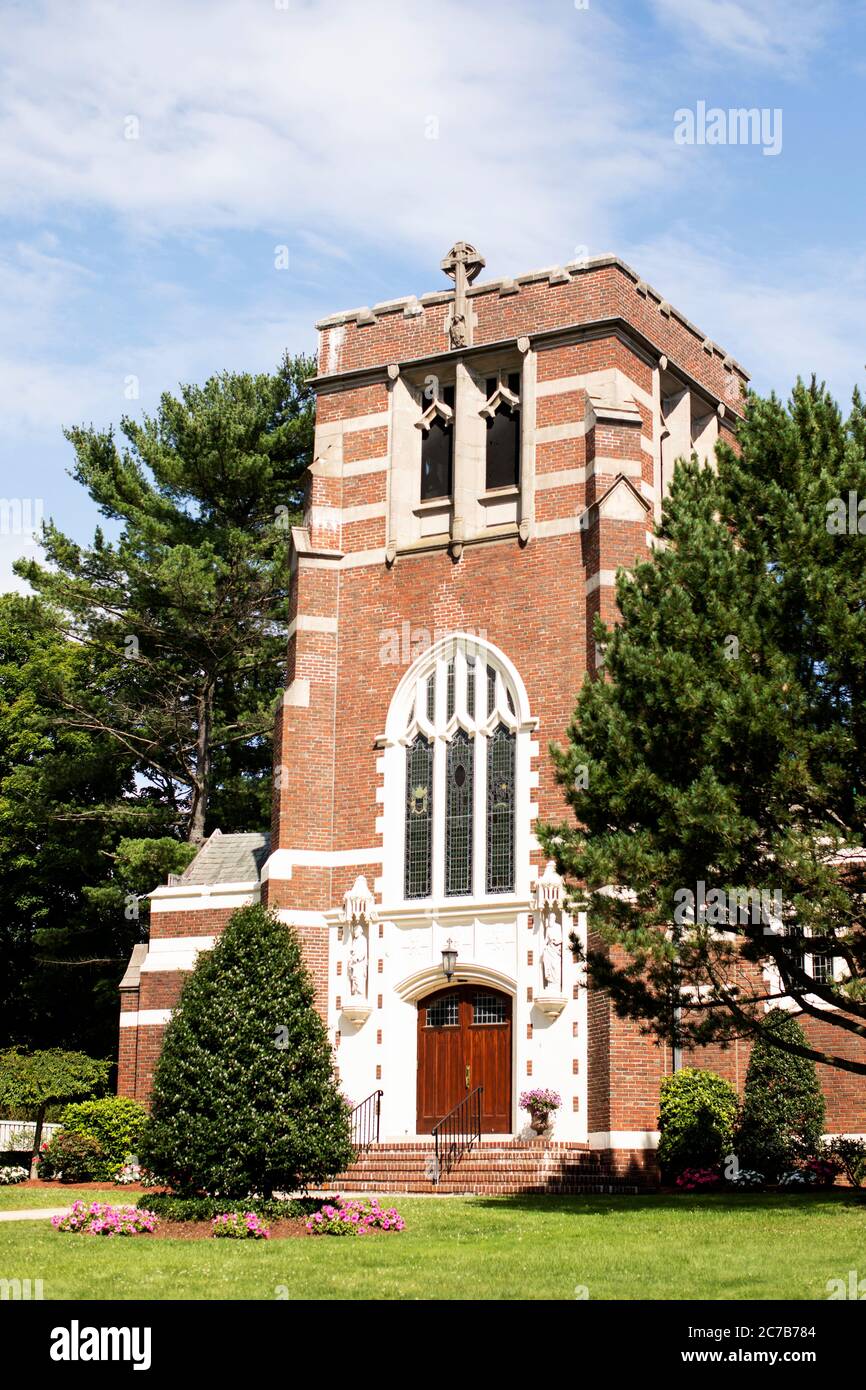 St. Paul's Catholic Church in der Washington Street in Wellesley, Massachusetts, USA. Stockfoto