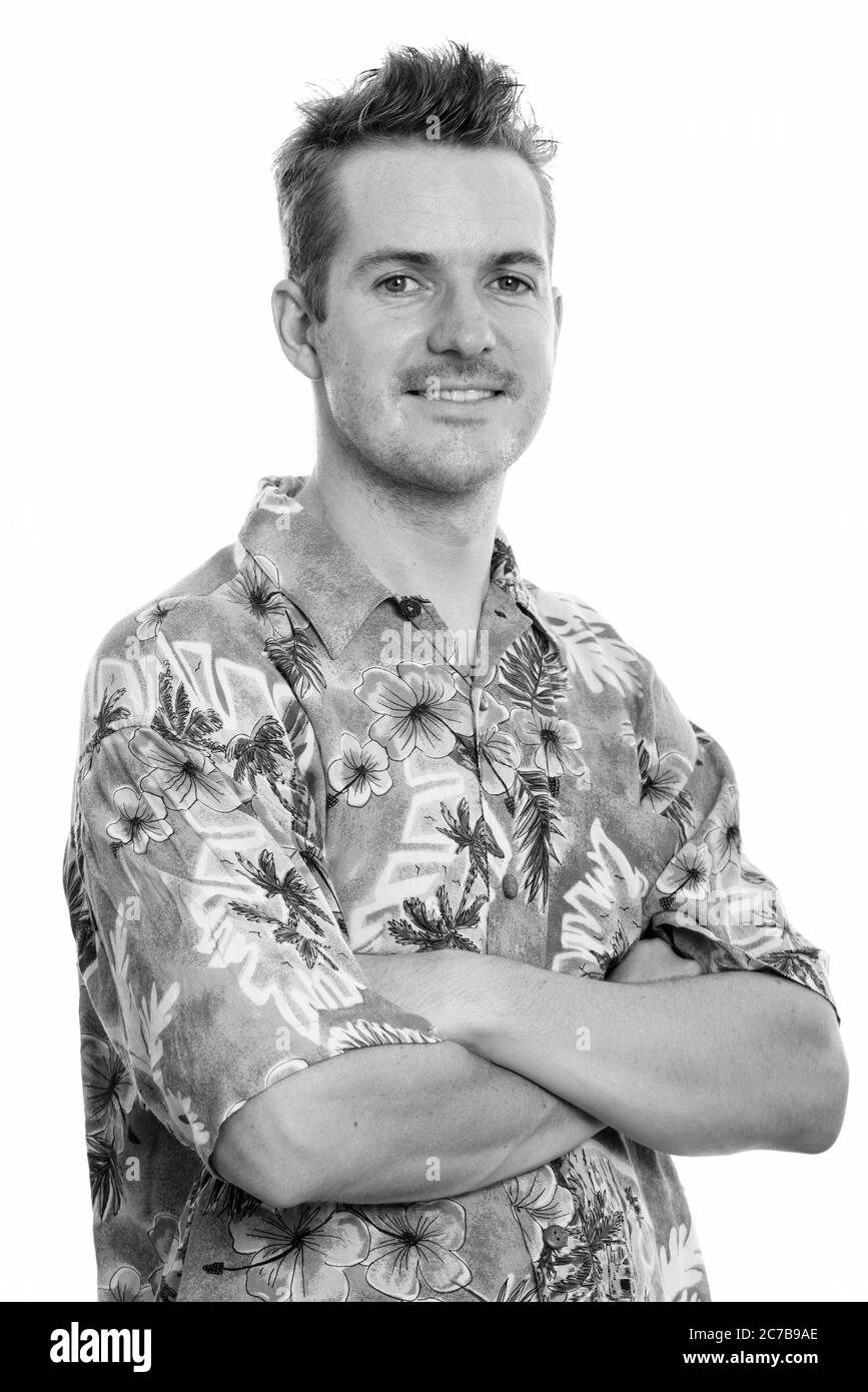 Studio geschossen von glücklich lächelnd mit gekreuzten Armen Stockfoto