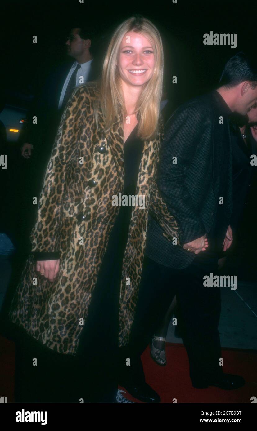 Hollywood, Kalifornien, USA 17. Januar 1996 Schauspielerin Gwyneth Paltrow besucht Dimension Films 'From Dusk Till Dawn' Premiere am 17. Januar 1996 im Pacific Cinerama Dome in Hollywood, Kalifornien, USA. Foto von Barry King/Alamy Stockfoto Stockfoto