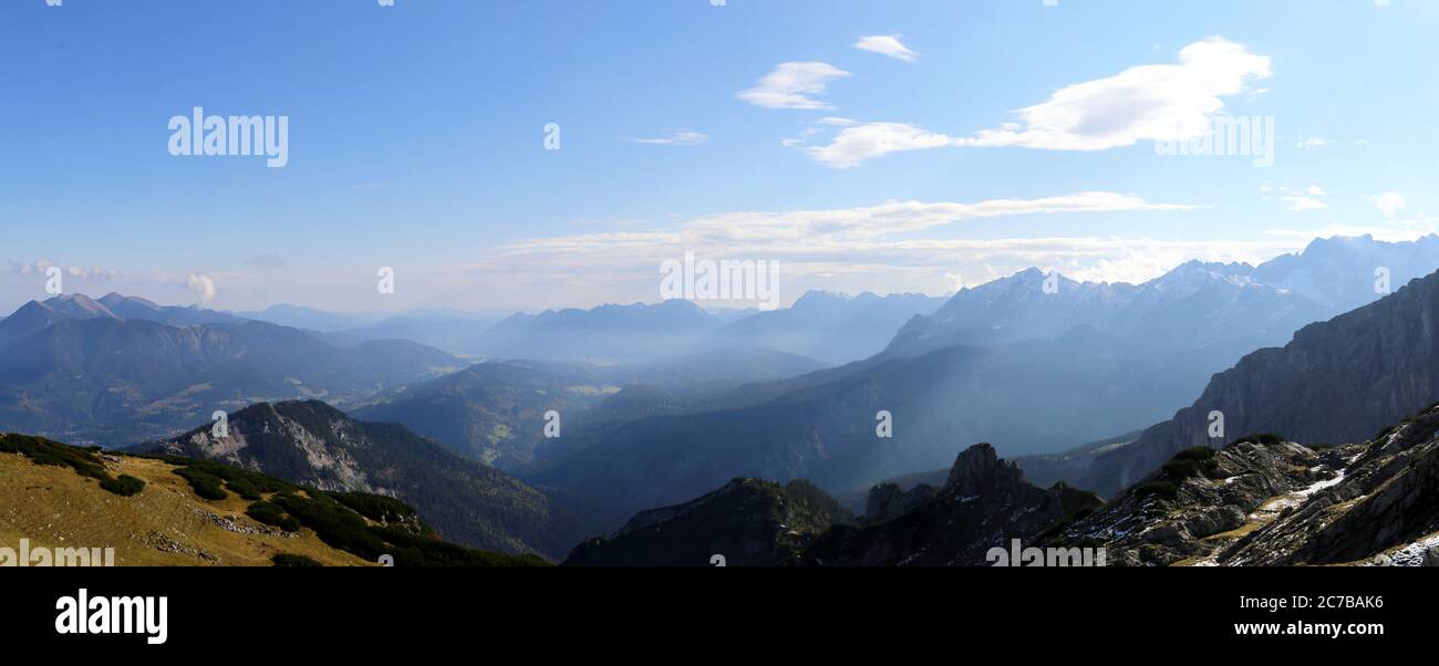 Alpine Panorama von der Bergstation der Alpspitzbahn Garmisch Stockfoto
