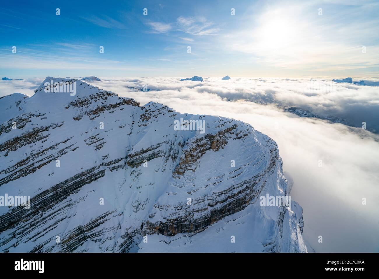 Schneebedeckte Tofana di Mezzo, Luftaufnahme, Dolomiten, Provinz Belluno, Venetien, Italien Stockfoto