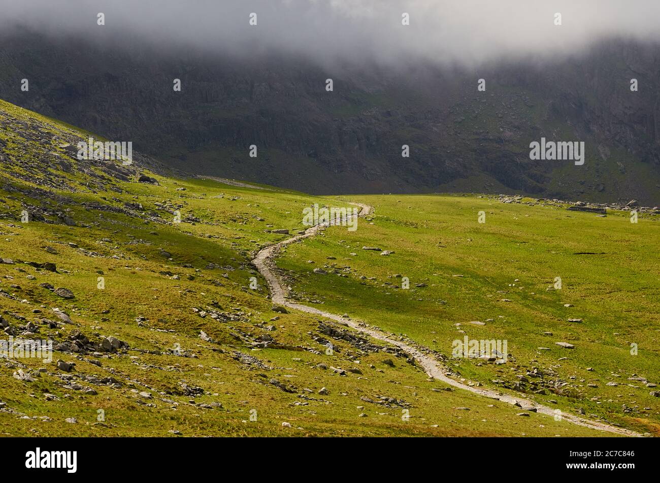 Ein Blick auf den Llanberis Pfad, aufgenommen von der Snowdon Mountain Railway Stockfoto