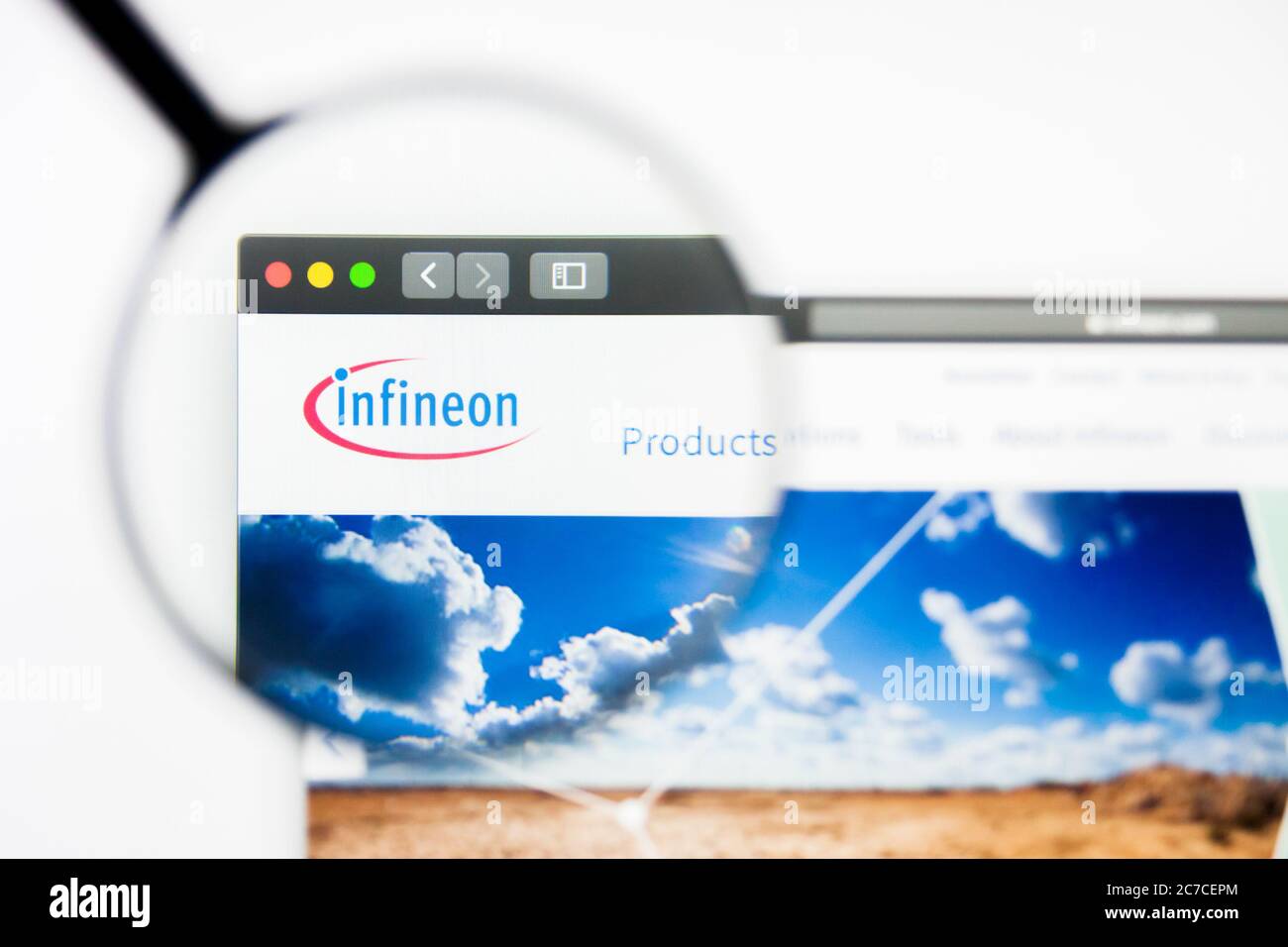 Los Angeles, Kalifornien, USA - 8. April 2019: Illustrative Editorial der Infineon Technologies Website-Homepage. Infineon Technologies Logo sichtbar auf Stockfoto