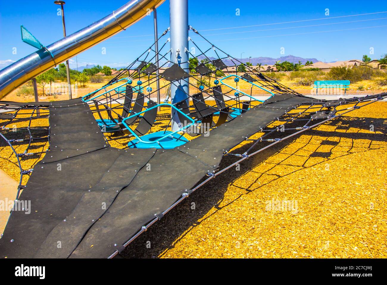 Kinder Netting Kletterspielplatz Ausrüstung im öffentlichen Park Stockfoto
