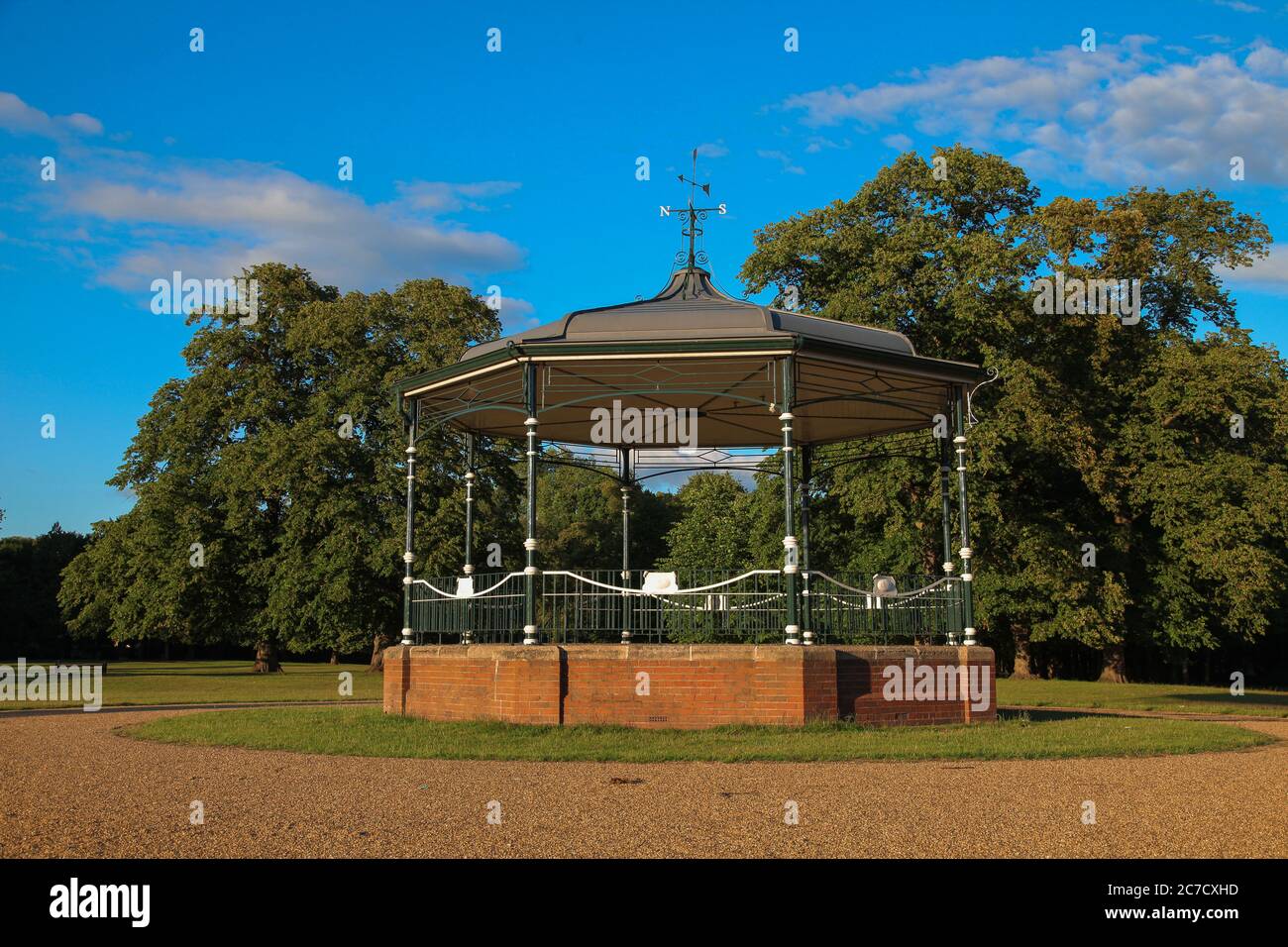 Bandstand, Boultham Park, Amphitheater, Auditorium, Akustik, umfangreiche Restaurierung, neues Dach, Grade2, Gartengavebos. Stockfoto