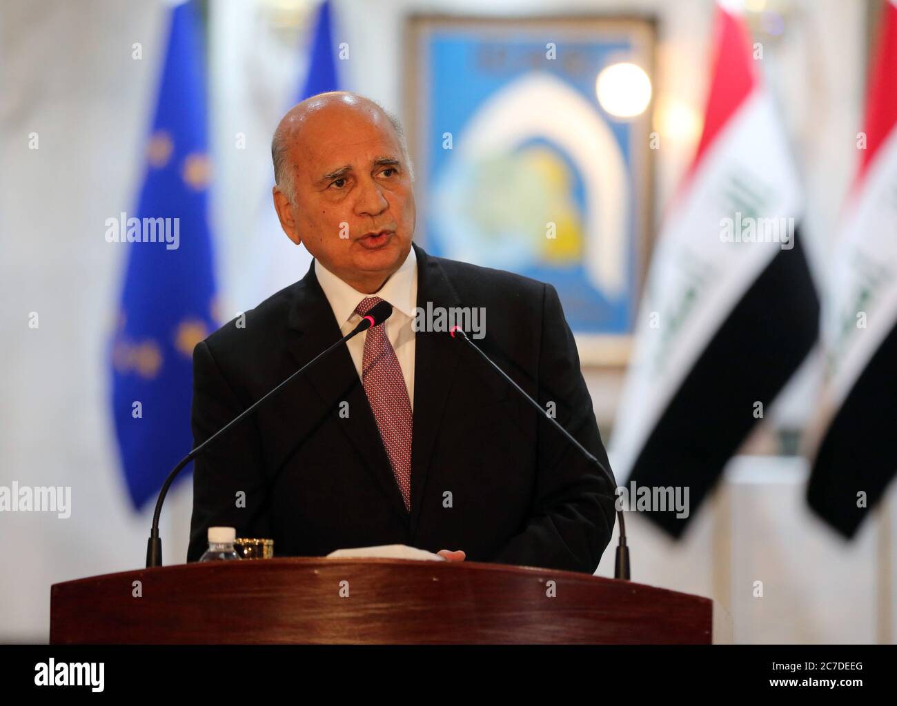 Bagdad, Irak. Juli 2020. Der irakische Außenminister Fuad Hussein spricht während einer Pressekonferenz in Bagdad, Irak, am 16. Juli 2020. Der französische Außenminister Jean-Yves Le Drian kam am Donnerstag zu einem offiziellen Besuch in der irakischen Hauptstadt Bagdad an, wo er die Unterstützung seines Landes für den Irak im Krieg gegen den Islamischen Staat (IS) bestätigte. Quelle: Khalil Dawood/Xinhua/Alamy Live News Stockfoto