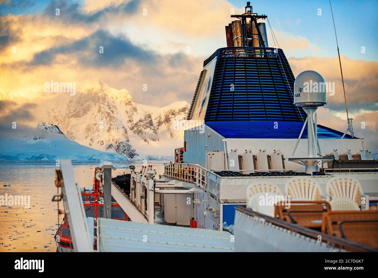 Deck des RCGS Resolute One Ocean Navigator, eines 5-Sterne-polaren eisverstärkten Expeditionsschiffs in der Antarktis Stockfoto