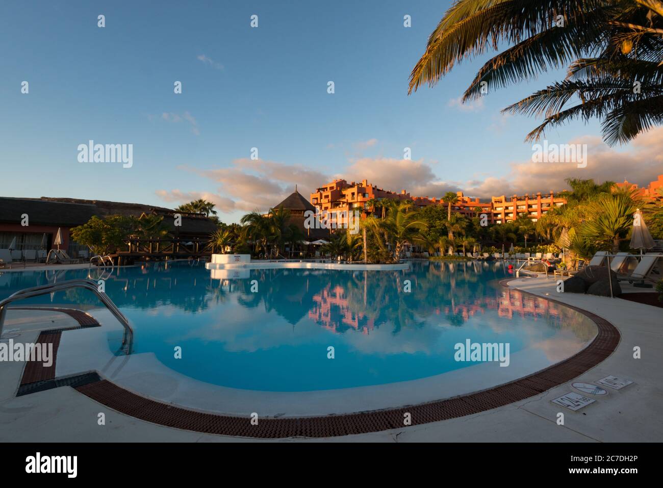 Das Sheraton Hotel-Schwimmbad in La Caleta auf Teneriffa auf den Kanarischen Inseln, Spanien Stockfoto