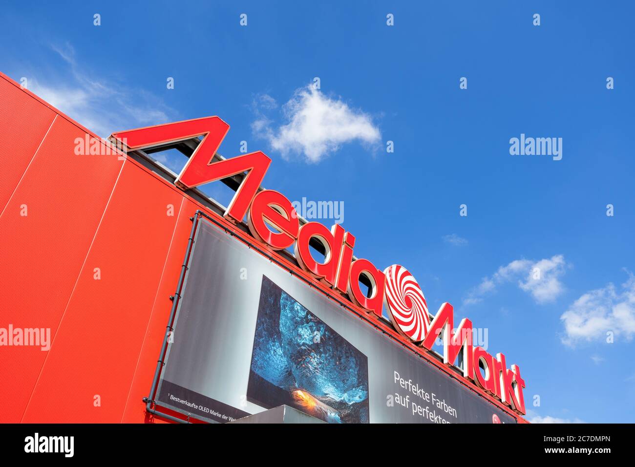Media Markt Schild am Laden. Media Markt ist eine deutsche multinationale Kette von Geschäften, die Unterhaltungselektronik mit über 1000 Geschäften in Europa verkaufen. Stockfoto