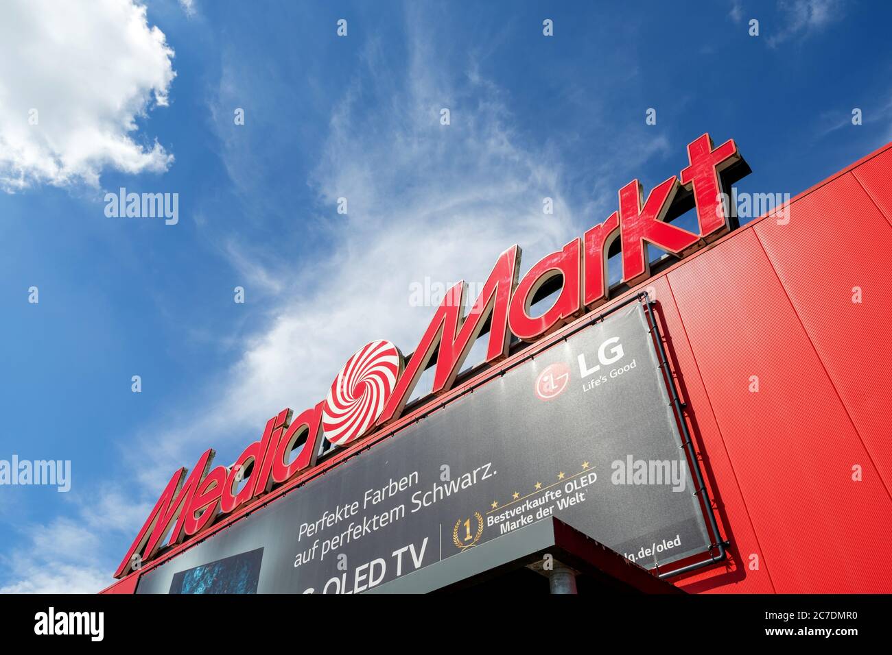 Media Markt Schild am Laden. Media Markt ist eine deutsche multinationale Kette von Geschäften, die Unterhaltungselektronik mit über 1000 Geschäften in Europa verkaufen. Stockfoto