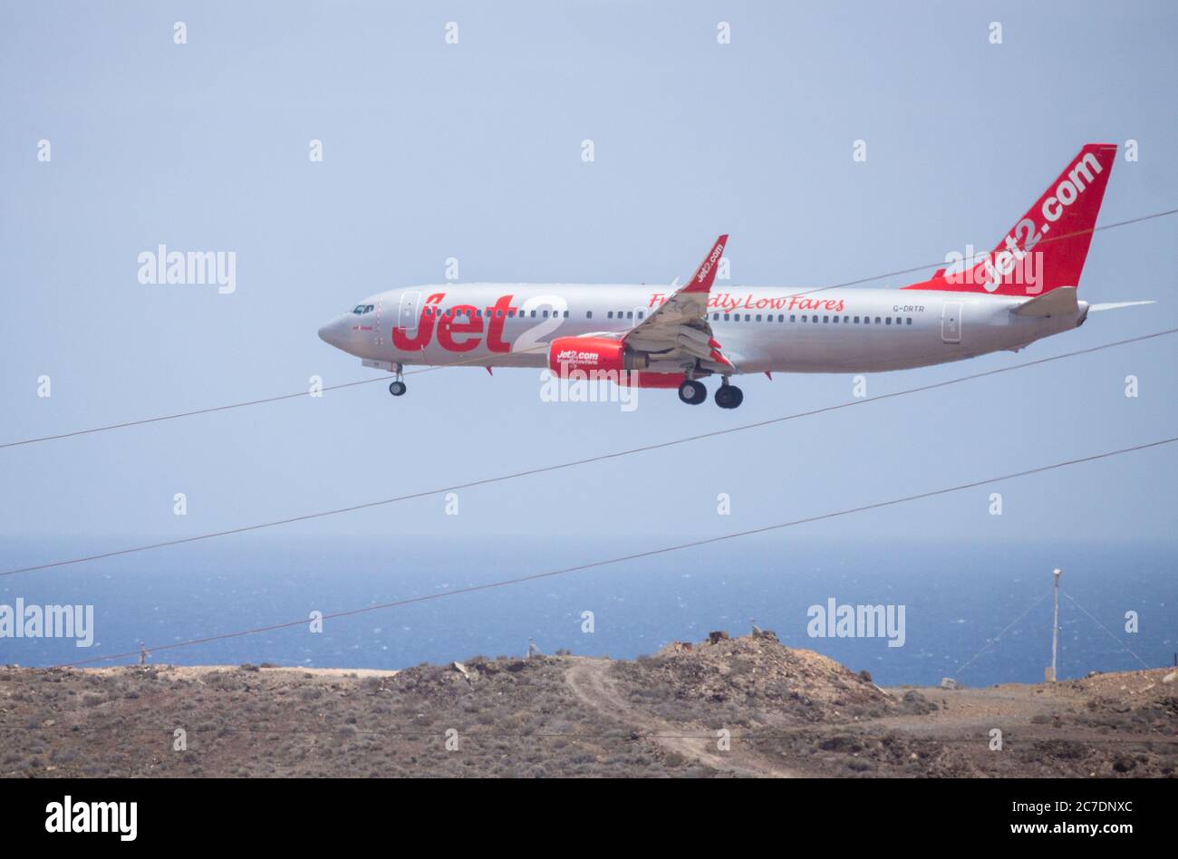 Gran Canaria, Kanarische Inseln, Spanien. Juli 2020. Der erste Jet2-Flug seit märz landet auf dem Flughafen Gran Canaria, da Jet2 die Pauschalreisen und Flüge mit fünf Flügen, die heute aus Großbritannien nach Gran Canaria fliegen, wieder aufnimmt. 2019 flog Jet2 1.5 Millionen Touristen von Großbritannien auf die Kanarischen Inseln. Die Einheimischen sind sehr an der Rückkehr der Touristen interessiert, da rund 40% der Kanarischen Inseln aufgrund ihrer Beschäftigung vom Tourismus abhängig sind. Quelle: Alan Dawson/Alamy Live News. Stockfoto