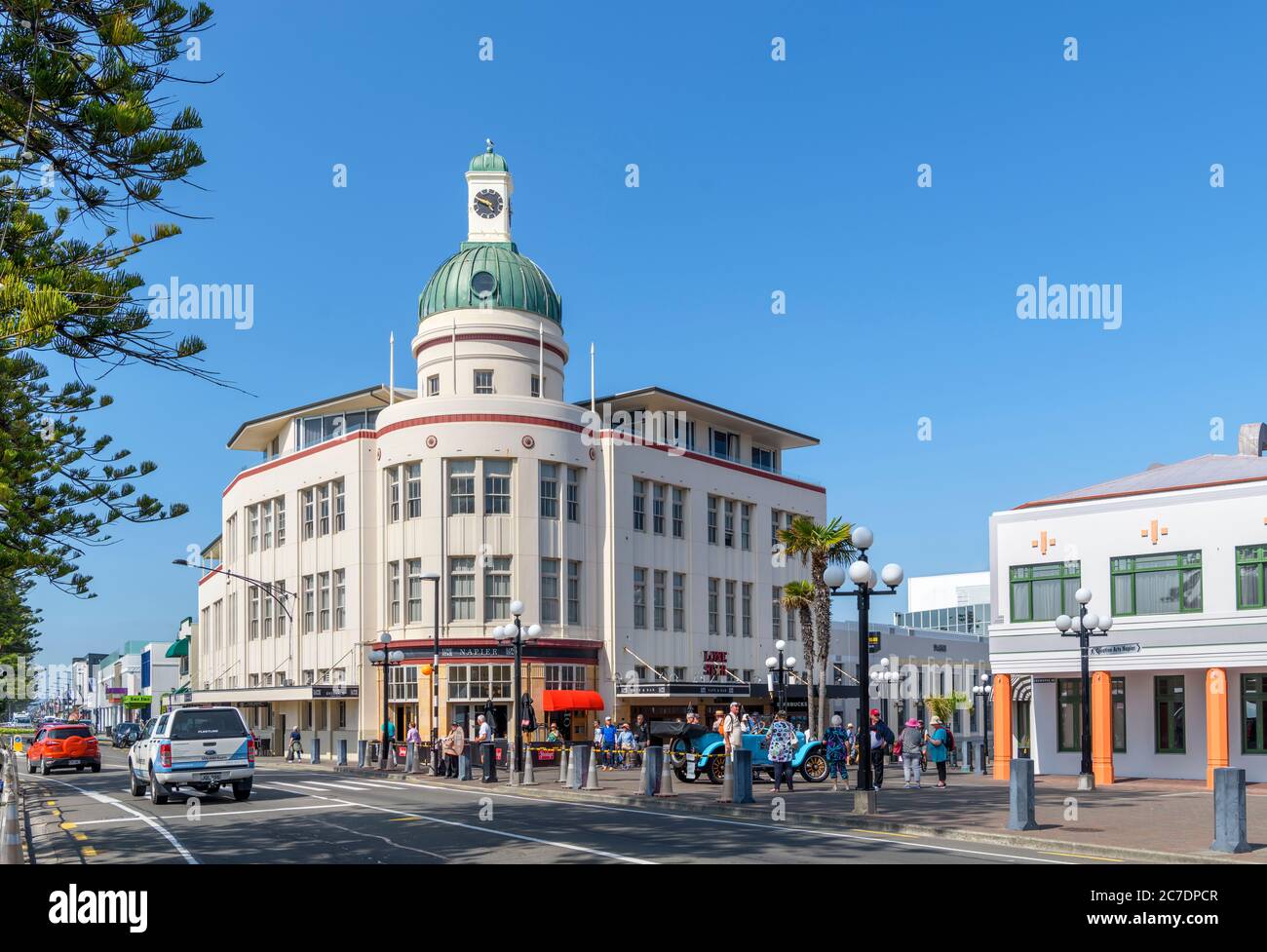 Blick auf die Marine Parade im Art-Deco-Viertel der Innenstadt von Napier, North Island, Neuseeland Stockfoto