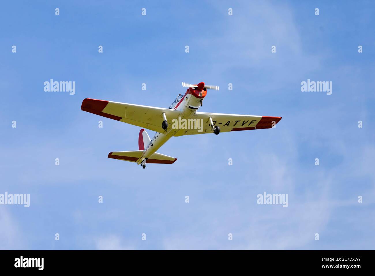 De Havilland Supernunk, Chipmunk mit Lycoming-Motor-Umbau im Flug. G-ATVF Stockfoto