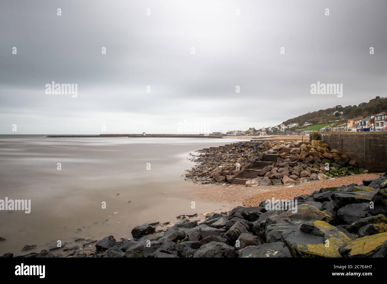 Lange Exposition von Lyme Regis in Dorset an einem Wintertag Stockfoto