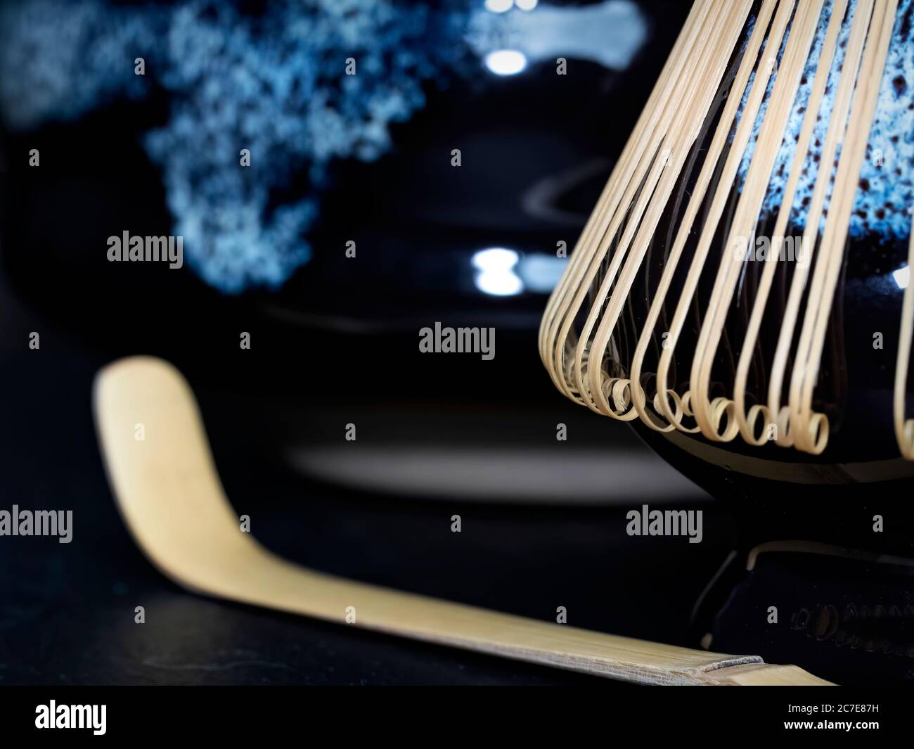 Nahaufnahme des zeremoniellen Matcha Teesets Stockfoto