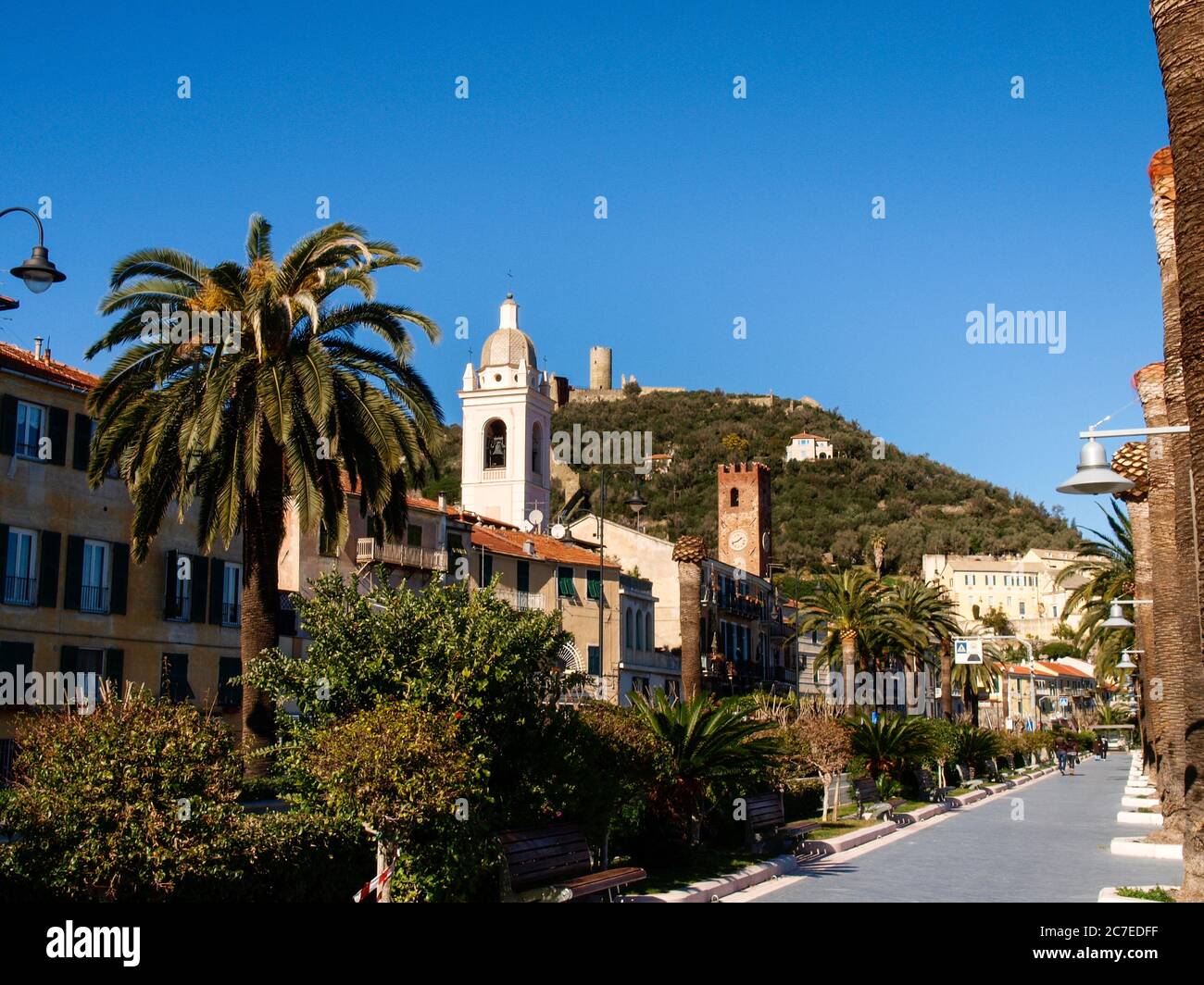 Castle noli liguria italy Fotos und Bildmaterial in hoher Auflösung