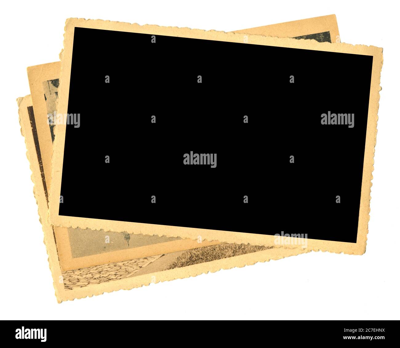 Stapel alter Fotos, vergilbt und gebleicht, freier Platz für Pix, isoliert auf Weiß Stockfoto