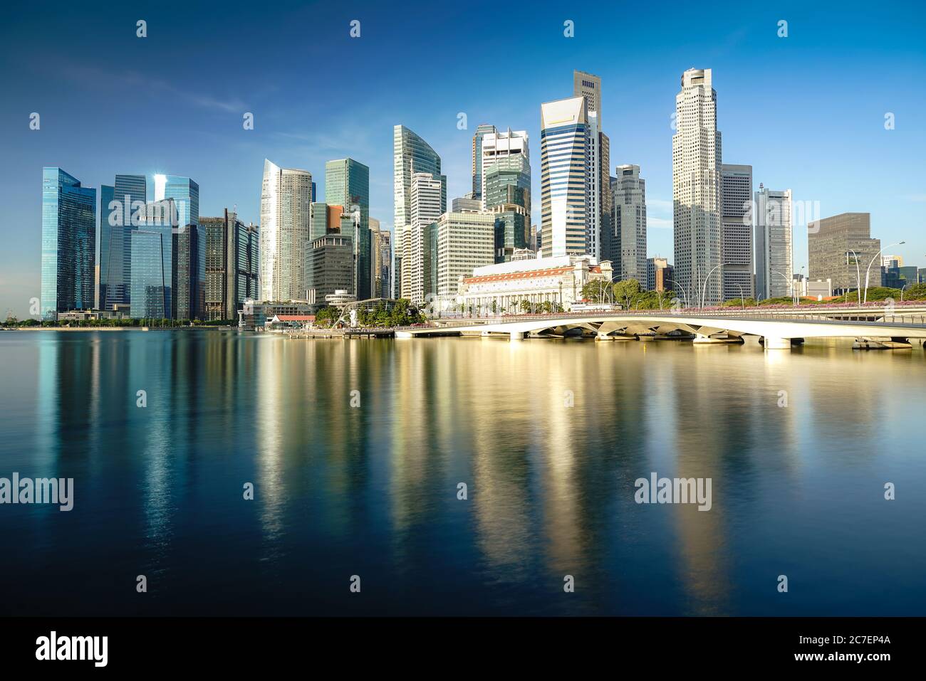 Singapur Business District Skyline Finanz-Downtown-Gebäude mit touristischen Sehenswürdigkeiten am Morgen in Marina Bay, Singapur. Asiatischer Tourismus, moderne CI Stockfoto