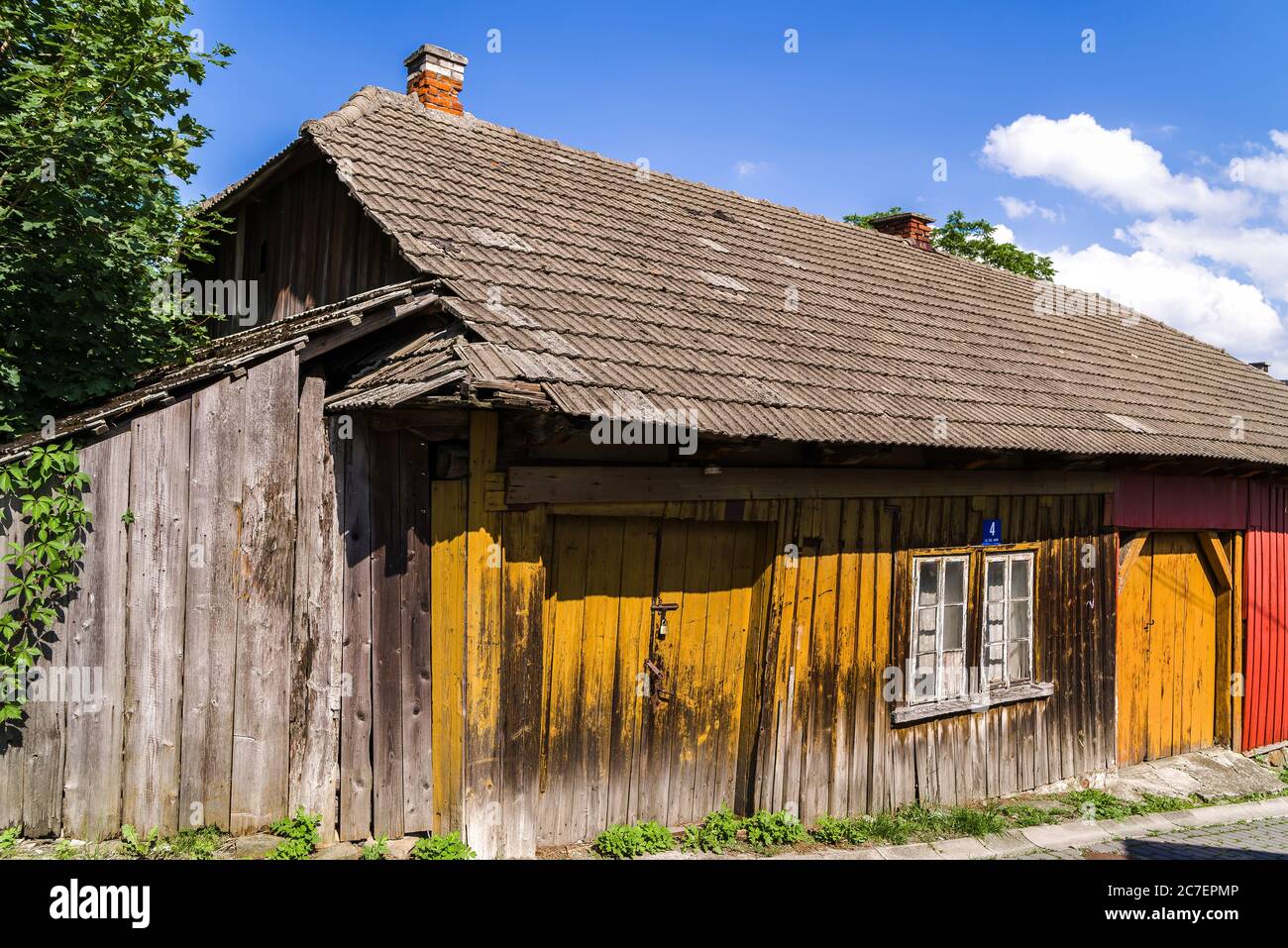 Lanckorona bei Krakau, berühmt für seine erhaltene Holzarchitektur aus dem 19. Jahrhundert und UNESCO-Weltkulturerbe in der Provinz Kleinpolen. Stockfoto