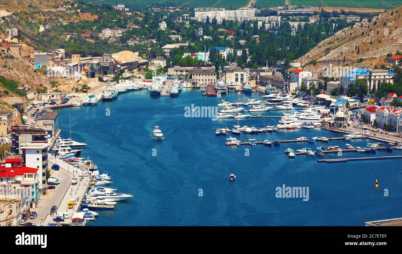 Balaklava Bucht in Sewastopol Stadt aus der Höhe. Krim Stockfoto