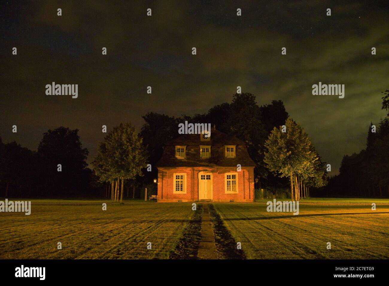 Neowise C/2020 F3 - Schloss Clemenswerth, Sögel im Emsland Stockfoto