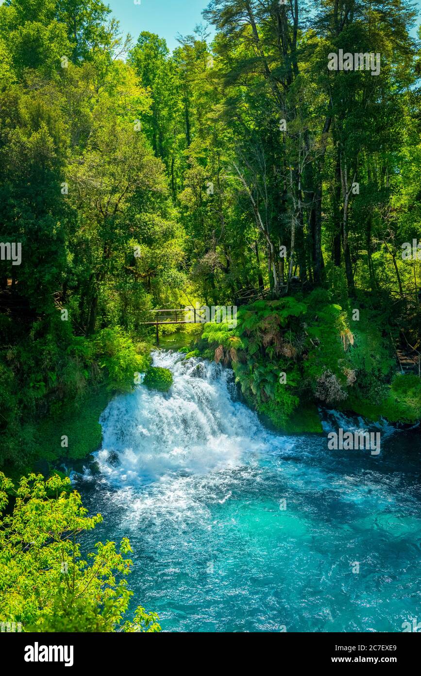 Wasserfall Ojos del Caburgua Stockfoto