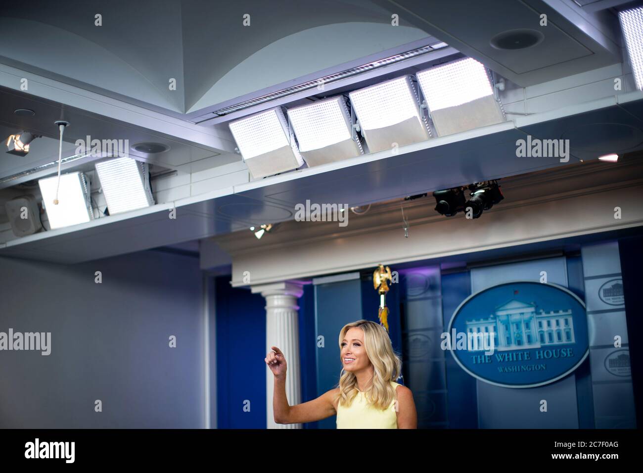 Washington, Vereinigte Staaten Von Amerika. Juli 2020. Der Pressesprecher des Weißen Hauses Kayleigh McEnany spricht während einer Pressekonferenz im James S. Brady Press Briefing Room im Weißen Haus in Washington, DC, USA am Donnerstag, 16. Juli 2020. Quelle: Al Drago/Pool via CNP, weltweite Nutzung Quelle: dpa/Alamy Live News Stockfoto