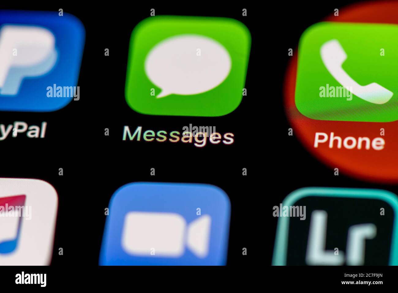 Nachrichten und Telefonsymbol, App-Symbole auf dem Display eines Mobiltelefons, iPhone, Smartphone, Nahaufnahme Stockfoto