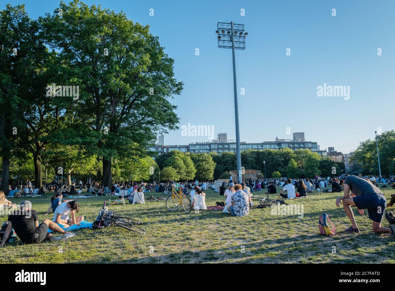 BROOKLYN, NY, USA - friedlicher Protest im McCarren Park in Greenpoint und Williamsburg, Brooklyn, New York City, USA im Jahr 2020. Stockfoto